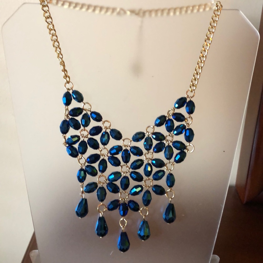 Woman elegant necklace